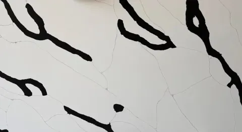 PANDA WHITE Quartz — OS-QC-035